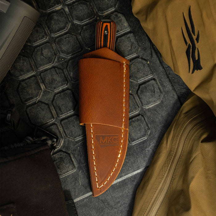 Horizontal carry leather sheath for the FlatTail knife, showcasing premium craftsmanship and durable materials.