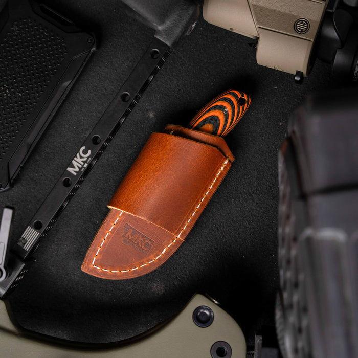 Horizontal leather sheath for knives, featuring a sleek design and durable construction, ideal for outdoor and tactical use.