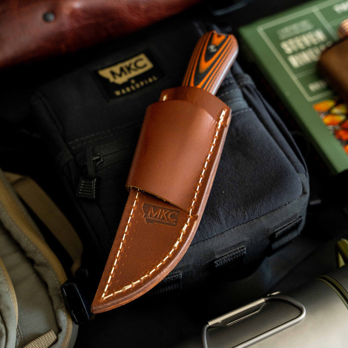 Horizontal leather sheath for the Stubhorn knife, featuring a sleek design and durable stitching for secure belt carry.